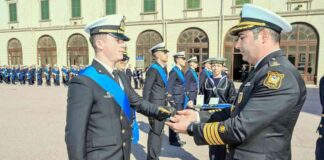 Azərbaycan Dəniz Qüvvələri Komandanı tərəfindən İtaliya əsgərə hədiyyə olaraq verilən Dəniz Dirki azrbaycan-dniz-qvvlri-komandan-trfindn-italiya-sgr-hdiyy-olaraq-veriln-dniz-dirki