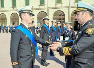 Azərbaycan Dəniz Qüvvələri Komandanı tərəfindən İtaliya əsgərə hədiyyə olaraq verilən Dəniz Dirki azrbaycan-dniz-qvvlri-komandan-trfindn-italiya-sgr-hdiyy-olaraq-veriln-dniz-dirki