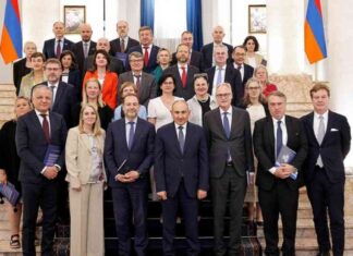 Paşinyan EU səfiriləri ilə Ermənistan-Azərbaycan sülh prosesini müzakirə edir. painyan-eu-sfirilri-il-ermnistan-azrbaycan-slh-prosesini-mzakir-edir