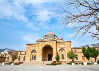 Azərbaycanın Mədəniyyət Mirası: Qədim Şəhərlərimizin Gözəlliyi Azerbaijan's Cultural Heritage: The Beauty of Our Ancient Cities
